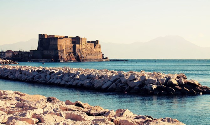 Stop alla plastica usa e getta sul lungomare di Napoli!