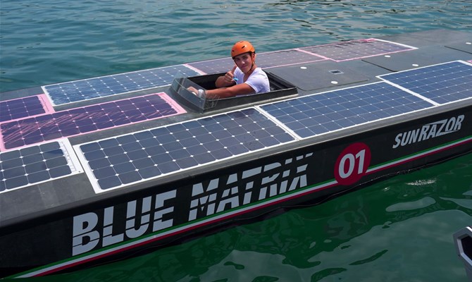 La barca solare made in Italy sfida alla conquista dei mari grazie all'energia del sole